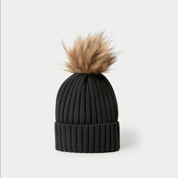 100% Merino Wool Beanie Auxiliary Aritzia